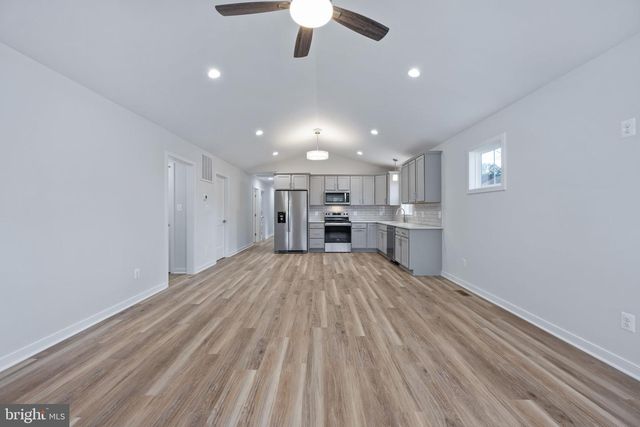 390 MONTICELLO DR, Colonial Beach, VA 22443