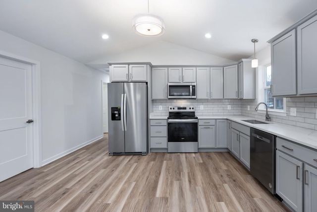 390 MONTICELLO DR, Colonial Beach, VA 22443