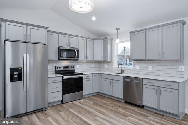 390 MONTICELLO DR, Colonial Beach, VA 22443
