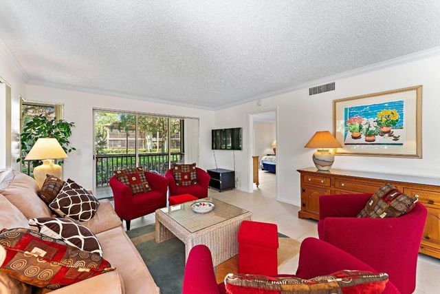 527 Brackenwood Place, Palm Beach Gardens, FL 33418