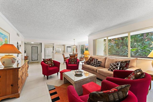 527 Brackenwood Place, Palm Beach Gardens, FL 33418