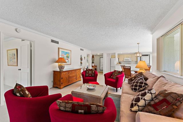 527 Brackenwood Place, Palm Beach Gardens, FL 33418