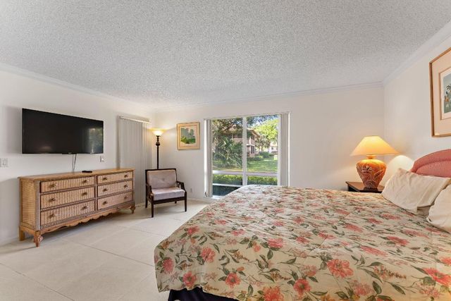 527 Brackenwood Place, Palm Beach Gardens, FL 33418