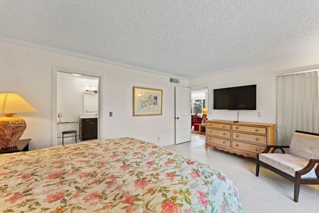 527 Brackenwood Place, Palm Beach Gardens, FL 33418