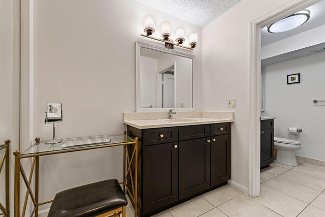 527 Brackenwood Place, Palm Beach Gardens, FL 33418