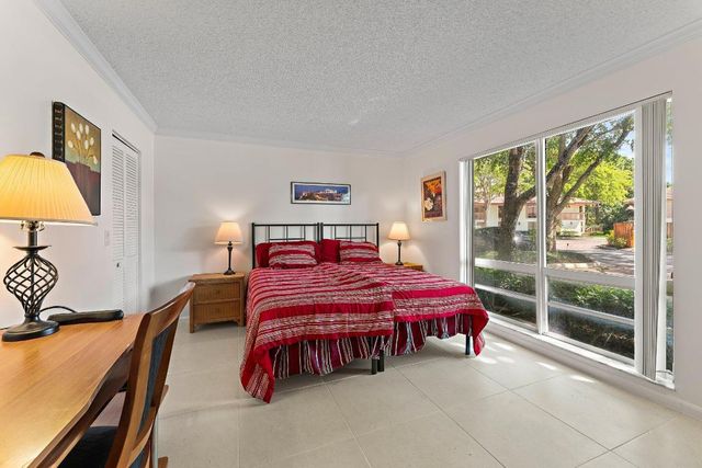 527 Brackenwood Place, Palm Beach Gardens, FL 33418