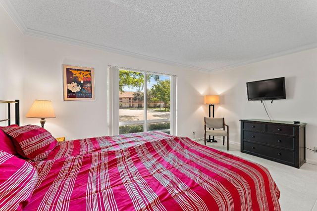 527 Brackenwood Place, Palm Beach Gardens, FL 33418