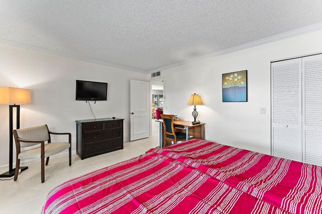 527 Brackenwood Place, Palm Beach Gardens, FL 33418