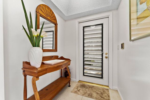 527 Brackenwood Place, Palm Beach Gardens, FL 33418