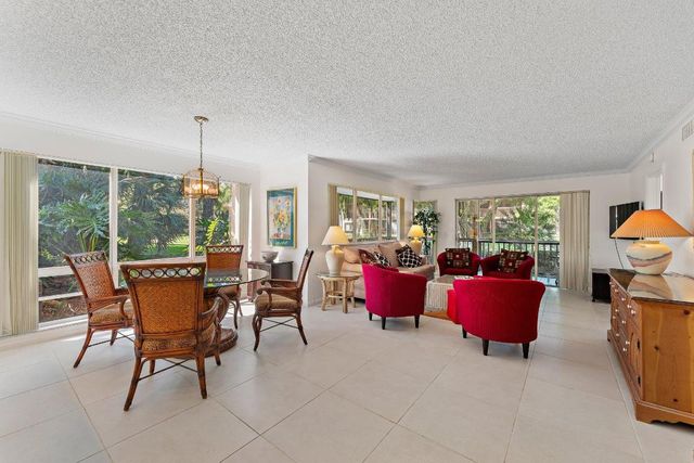 527 Brackenwood Place, Palm Beach Gardens, FL 33418