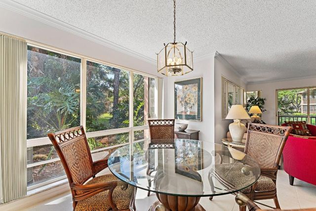 527 Brackenwood Place, Palm Beach Gardens, FL 33418