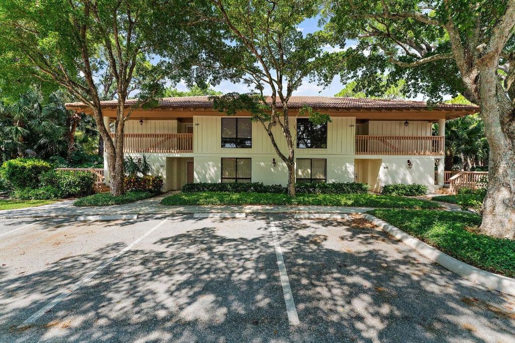 527 Brackenwood Place, Palm Beach Gardens, FL 33418