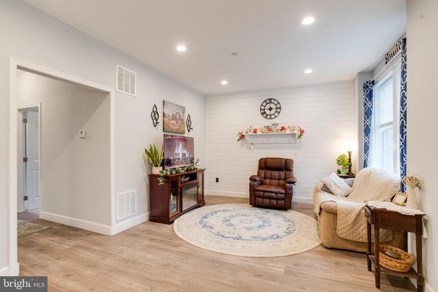 708 HYDE PARK RD, Essex, MD 21221