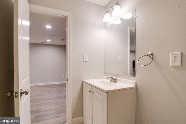 708 HYDE PARK RD, Essex, MD 21221