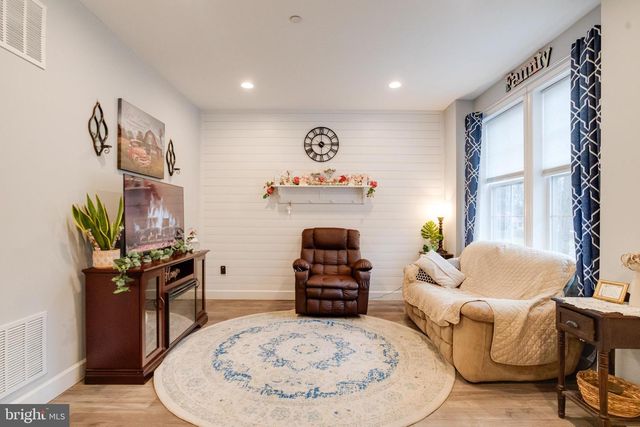 708 HYDE PARK RD, Essex, MD 21221