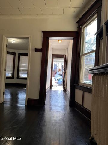 637 Myrtle Avenue, Albany, NY 12208