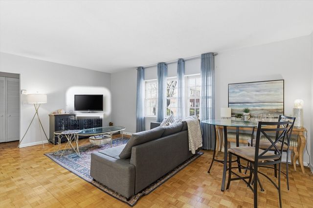 207 Lake Shore 2, Boston, MA 02135