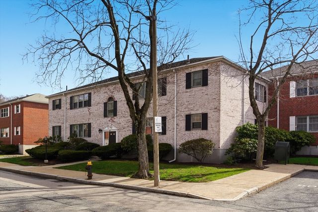 207 Lake Shore 2, Boston, MA 02135