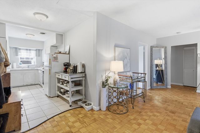 207 Lake Shore 2, Boston, MA 02135