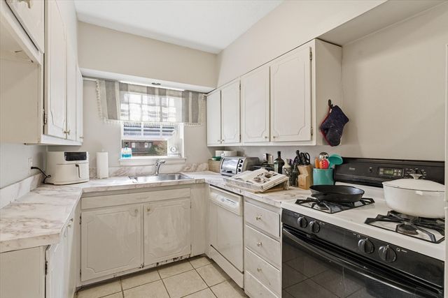 207 Lake Shore 2, Boston, MA 02135