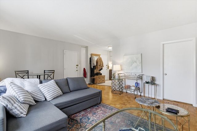 207 Lake Shore 2, Boston, MA 02135