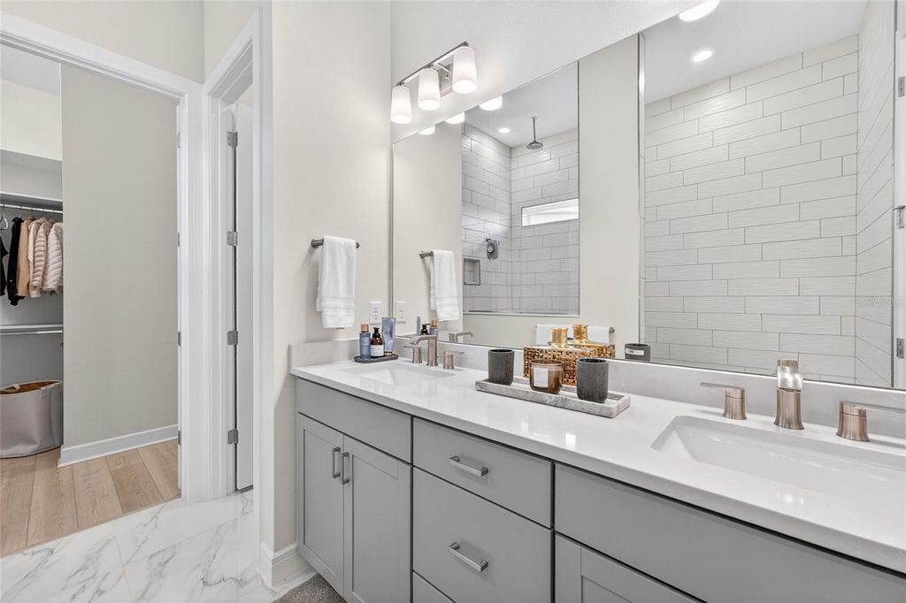 Image 60 of property listing at 13207 PANAMA BEACH COURT, Orlando, FL 32827