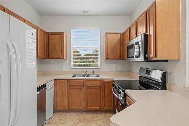 12216 COUNTRY WHITE CIRCLE 12216, Tampa, FL 33635