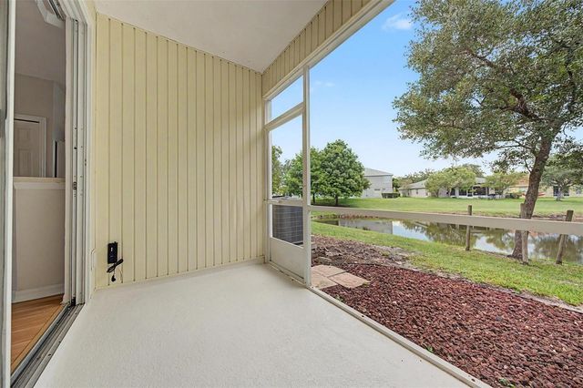 12216 COUNTRY WHITE CIRCLE 12216, Tampa, FL 33635