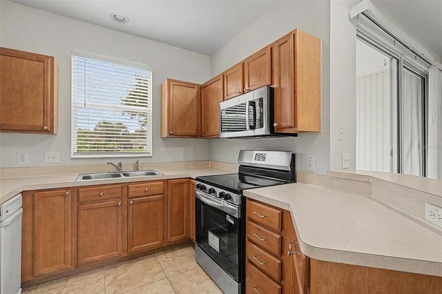 12216 COUNTRY WHITE CIRCLE 12216, Tampa, FL 33635
