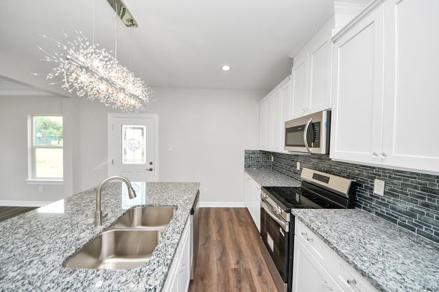 418 N 4th Street, Beasley, TX 77417