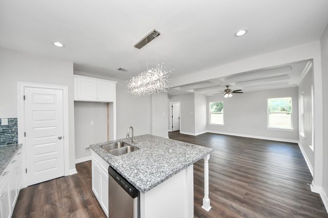 418 N 4th Street, Beasley, TX 77417