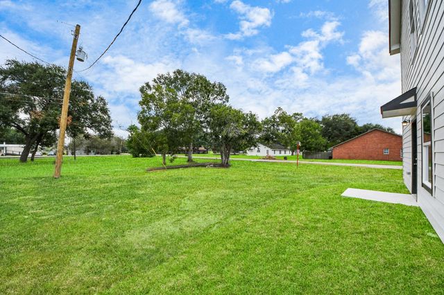 418 N 4th Street, Beasley, TX 77417