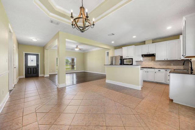 2527 Settlers Way Drive, Sealy, TX 77474