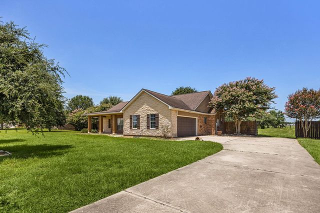 2527 Settlers Way Drive, Sealy, TX 77474