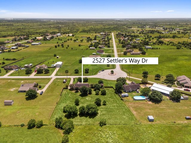 2527 Settlers Way Drive, Sealy, TX 77474