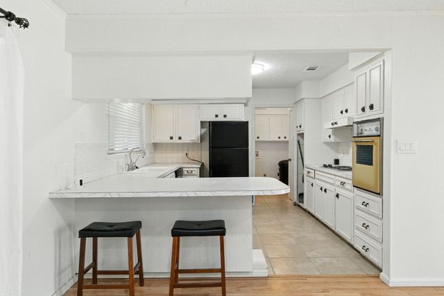 725 Red Oak Lane, Weatherford, TX 76086