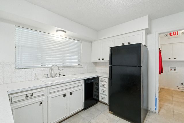 725 Red Oak Lane, Weatherford, TX 76086