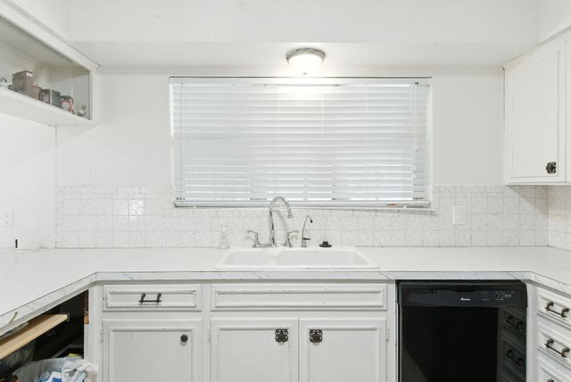 725 Red Oak Lane, Weatherford, TX 76086