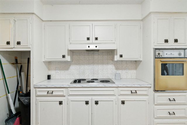 725 Red Oak Lane, Weatherford, TX 76086