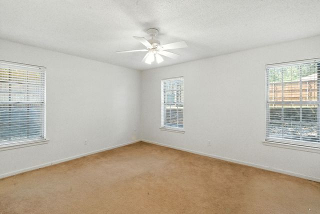 725 Red Oak Lane, Weatherford, TX 76086