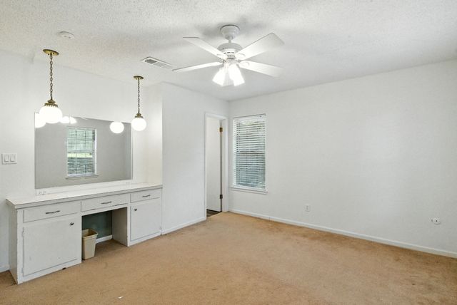 725 Red Oak Lane, Weatherford, TX 76086