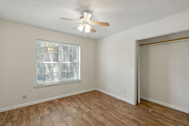 725 Red Oak Lane, Weatherford, TX 76086