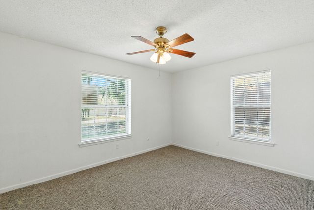 725 Red Oak Lane, Weatherford, TX 76086