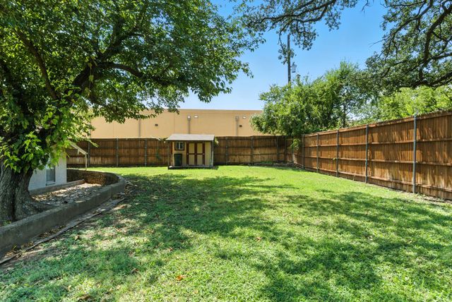 725 Red Oak Lane, Weatherford, TX 76086