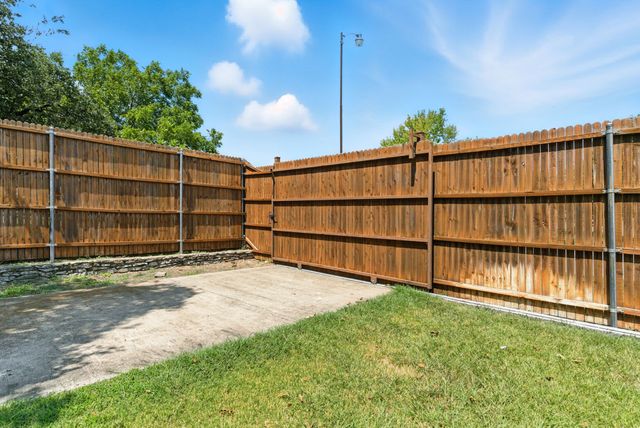 725 Red Oak Lane, Weatherford, TX 76086