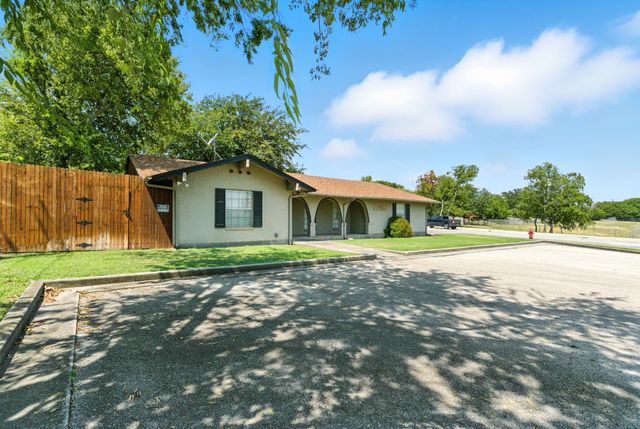 725 Red Oak Lane, Weatherford, TX 76086