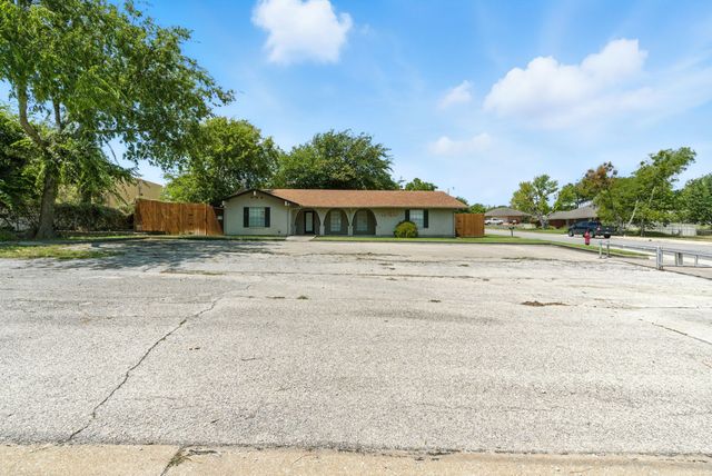 725 Red Oak Lane, Weatherford, TX 76086