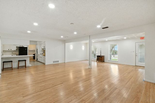 725 Red Oak Lane, Weatherford, TX 76086