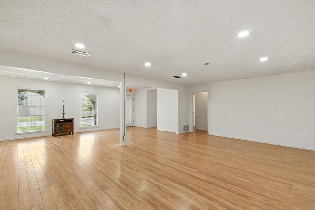 725 Red Oak Lane, Weatherford, TX 76086