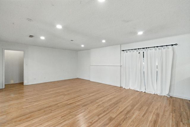 725 Red Oak Lane, Weatherford, TX 76086